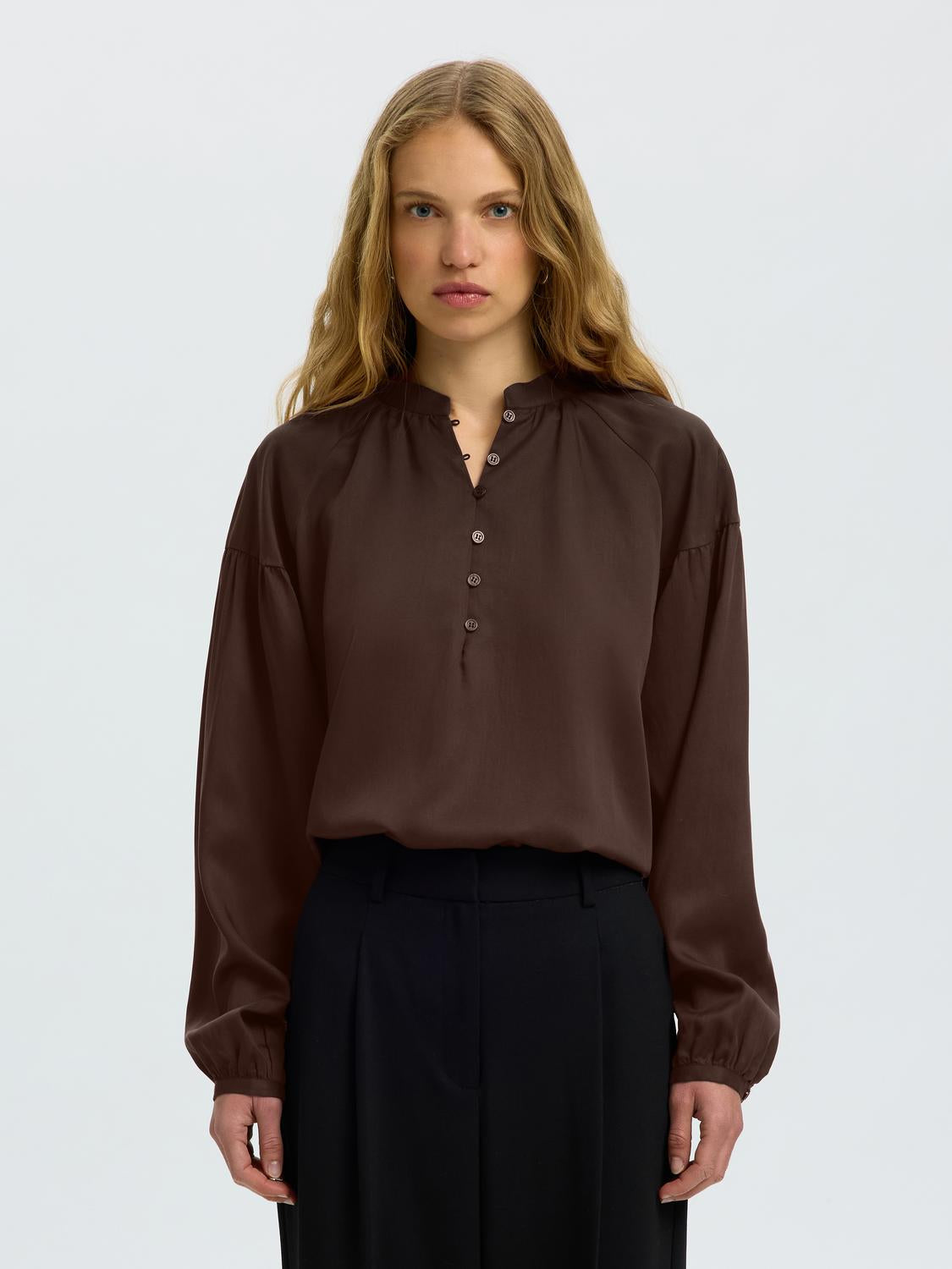 model_shot-front